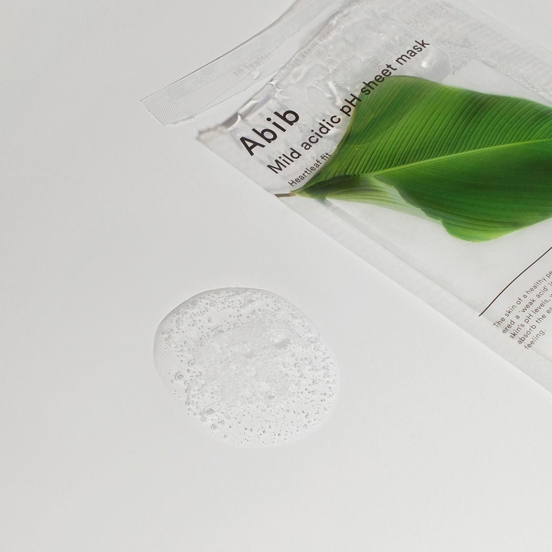 bareskin.lt Abib Mild Acidic pH Sheet Mask Heartleaf Fit lakštinė veido kaukė yra praturtinta raminančiais ir drėkinančiais ingredientais
