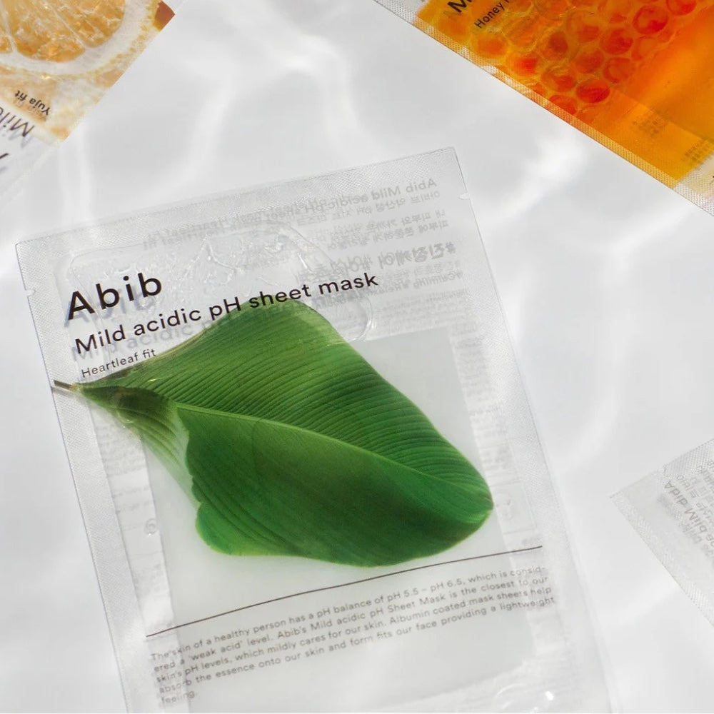 bareskin.lt Abib Mild Acidic pH Sheet Mask Heartleaf Fit lakštinė veido kaukė yra praturtinta raminančiais ir drėkinančiais ingredientais