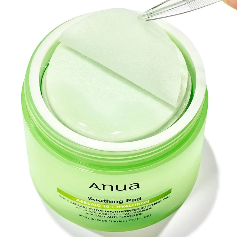 bareskin.lt Anua Azelaic Acid 10 Hyaluron soothing toner pads raminantys toniko padeliai su 10 % azelaino rūgštimi, skirti kasdienei odos priežiūrai esant paraudimui, spuogeliams ar nelygiam odos paviršiui