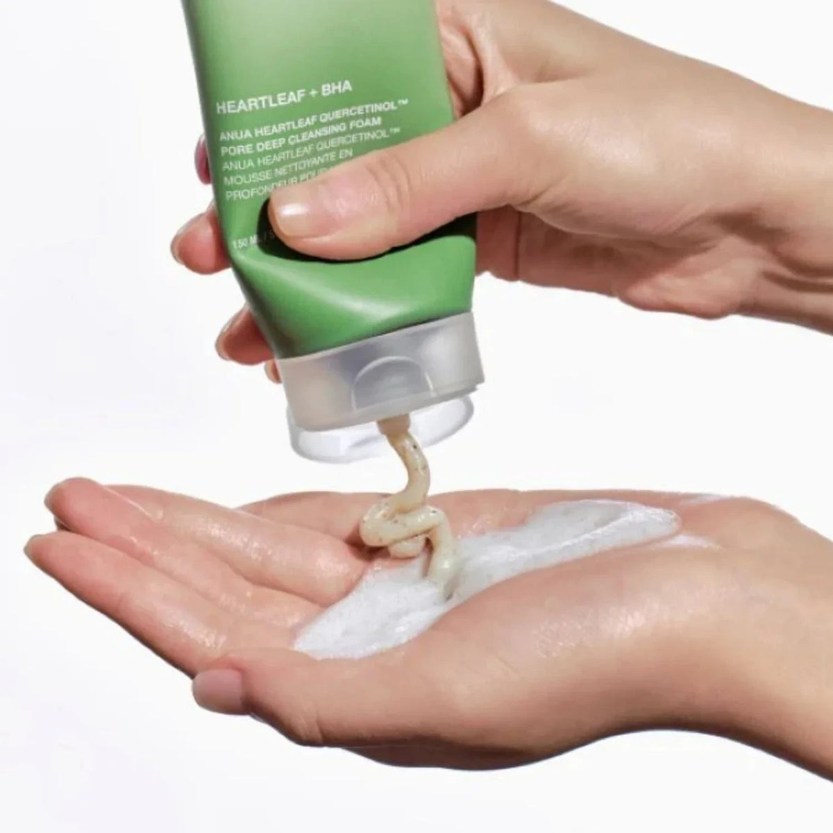 bareskin.lt Anua Heartleaf Quercetinol Pore Deep Cleansing Foam giliai valantis veido prausiklis su širdžialapės stimburės ekstraktu švelniai pašalina negyvas odos ląsteles ir padeda palaikyti porų švarą
