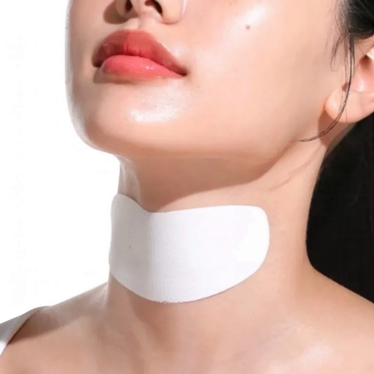 bareskin.lt Anua PDRN Collagen Melting Patch applied to a woman's neck for skin firming and hydration