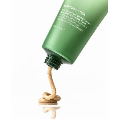 bareskin.lt Anua Heartleaf Quercetinol Pore Deep Cleansing Foam giliai valantis veido prausiklis su širdžialapės stimburės ekstraktu švelniai pašalina negyvas odos ląsteles ir padeda palaikyti porų švarą