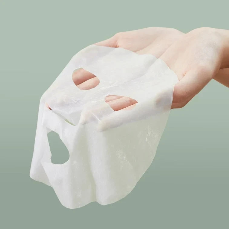 bareskin.lt Anua Heartleaf 77 Soothing Mask lakštinė kaukė su 77 % širdžialapės (Houttuynia Cordata) ekstraktu intensyviai drėkina ir ramina jautrią odą, padeda palaikyti apsauginį barjerą ir saugo nuo išorinių dirgiklių poveikio
