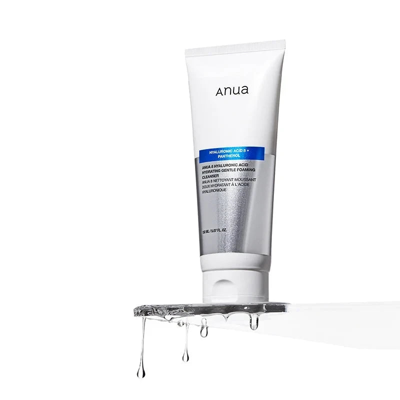 bareskin.lt Anua 8 Hyaluronic Acid Hydrating Gentle Foaming Cleanser veido prausiklis, sukurtas su aštuoniais skirtingais hialurono rūgšties tipais, kad drėkintų odą, ir pantenoliu, kuris stiprina odos barjerą