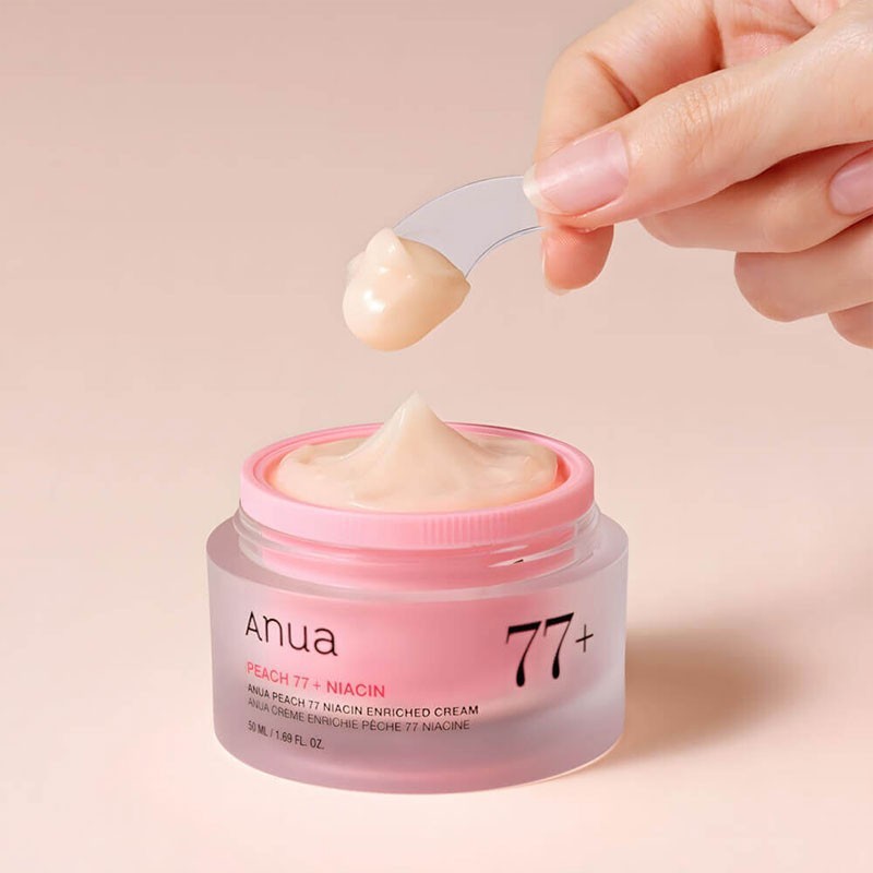 bareskin.lt Anua Peach 77 Niacin Enriched Cream drėkinantis persikų ekstrakto 77% veido kremas, kuris padeda atkurti papilkėjusią odą bei suteikia jai švytėjimo