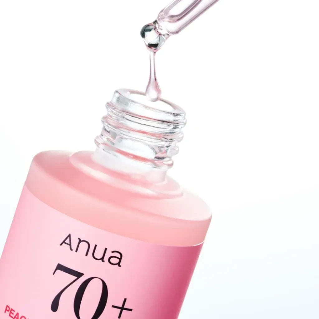 bareskin.lt Anua Peach 70 Niacin Serum lengvos konsistencijos serumas, praturtintas 70 % persikų ekstraktu ir 5 % niacinamidu, padeda puoselėti odos išvaizdą, tolyginti jos atspalvį ir vizualiai mažinti porų matomumą