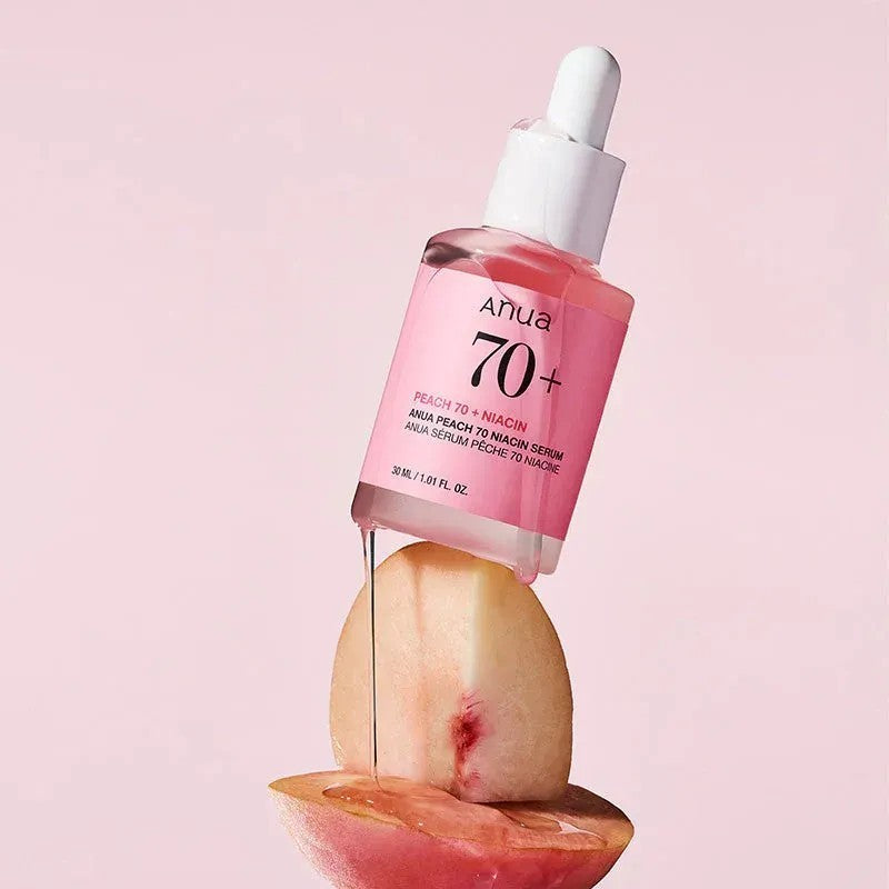 bareskin.lt Anua Peach 70 Niacin Serum lengvos konsistencijos serumas, praturtintas 70 % persikų ekstraktu ir 5 % niacinamidu, padeda puoselėti odos išvaizdą, tolyginti jos atspalvį ir vizualiai mažinti porų matomumą
