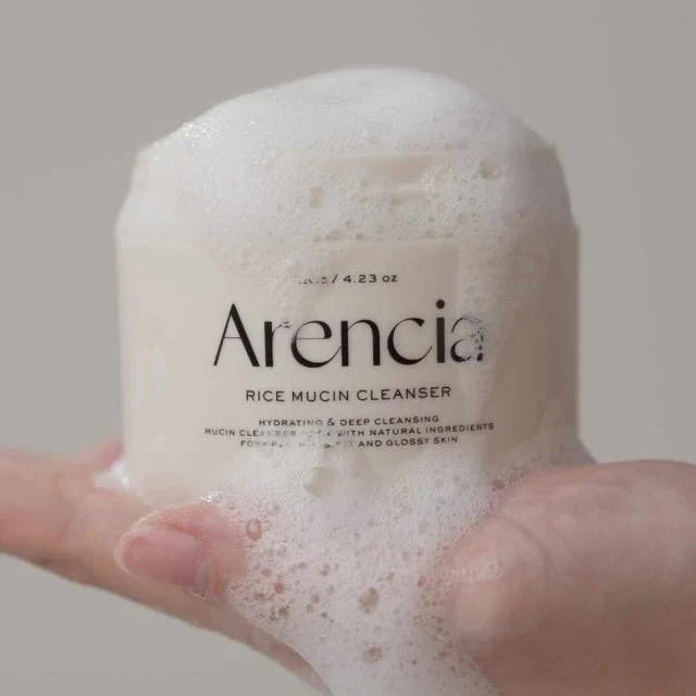 bareskin.lt Arencia Rice Mucin Cleanser daugiafunkcis 3 in 1 prausiklis, tinkantis kasdieniam naudojimui. Jis vienu metu veikia kaip prausiklis, švelnus šveitiklis ir makiažo valiklis
