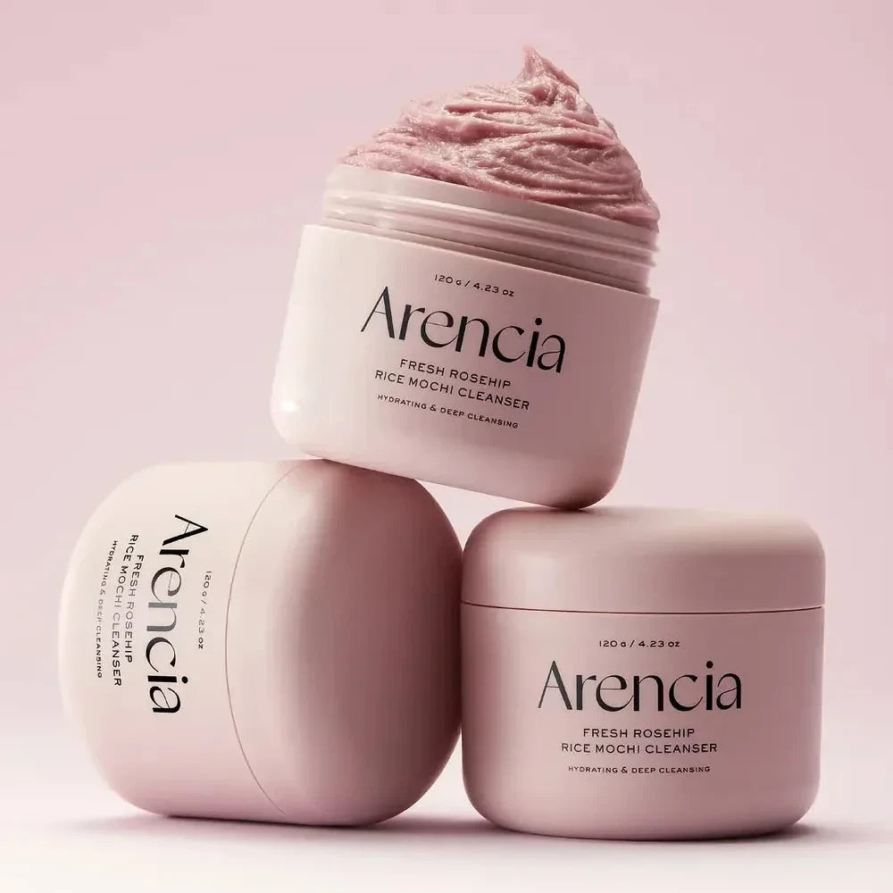 bareskin.lt Arencia Fresh Rosehip Rice Mochi Cleanser daugiafunkcis prausiklis, tinkantis kasdieniam naudojimui. Jis veikia kaip prausiklis, švelnus šveitiklis ir makiažo valiklis viename