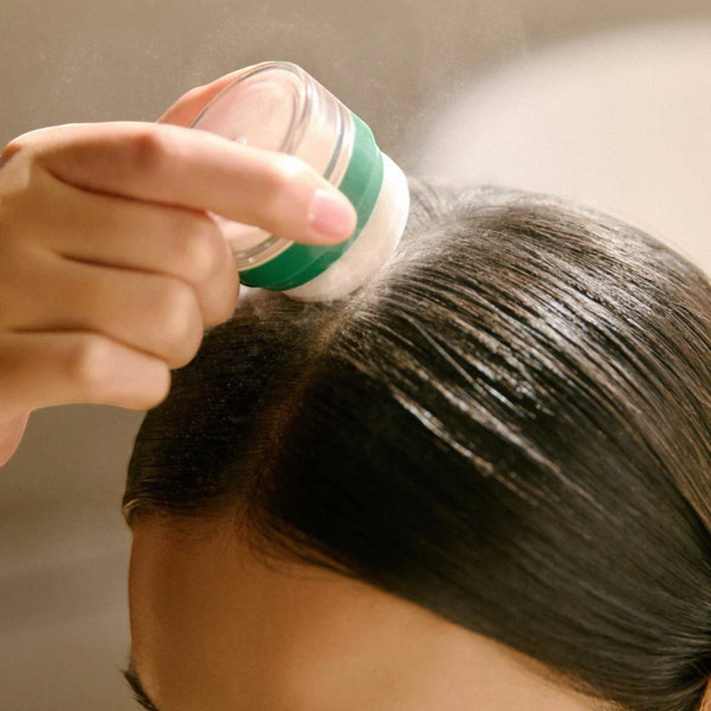 bareskin.lt AROMATICA Rosemary Dry Shampoo Powder sausas šampūnas atgaivina plaukus tarp įprastų plovimų