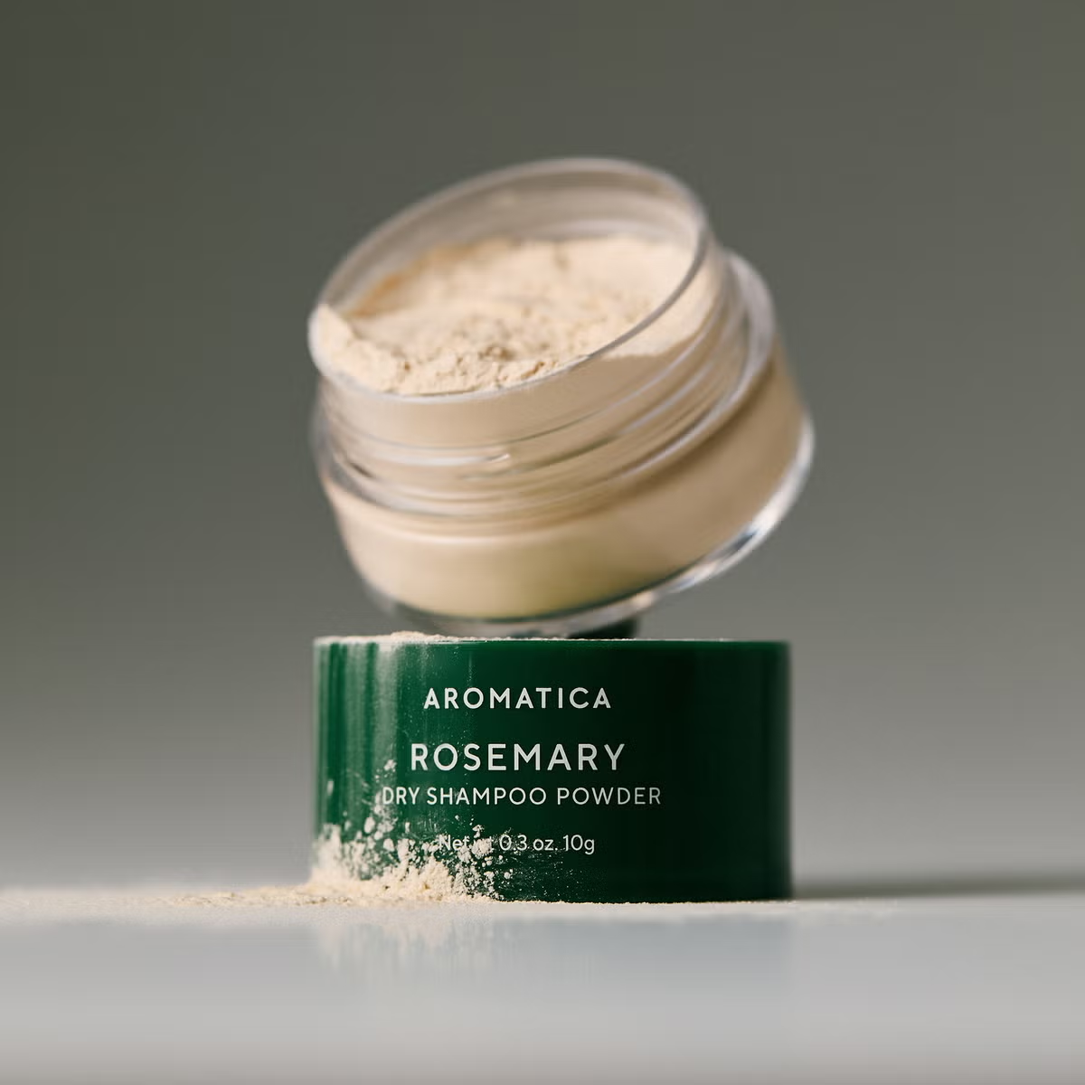 bareskin.lt AROMATICA Rosemary Dry Shampoo Powder sausas šampūnas atgaivina plaukus tarp įprastų plovimų