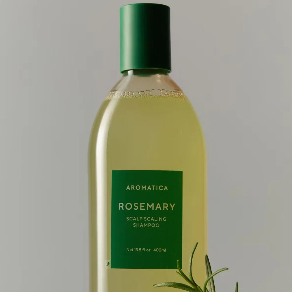 bareskin.lt AROMATICA Rosemary Scalp Scaling Shampoo gaivinantis rozmarinų šampūnas sukurtas giluminiam galvos odos valymui