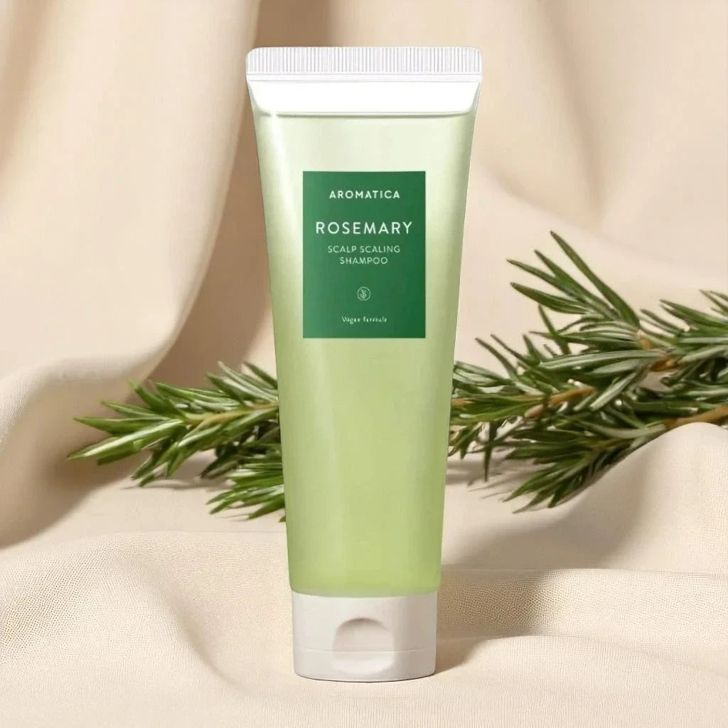 bareskin.lt AROMATICA Rosemary Scalp Scaling Shampoo gaivinantis rozmarinų šampūnas sukurtas giluminiam galvos odos valymui