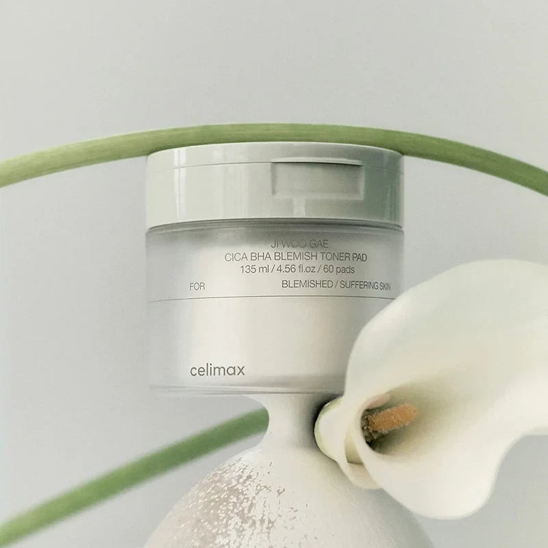 bareskin.lt Celimax Ji Woo Gae Cica BHA Blemish Toner Pads toniko padeliai su niacinamidu, pantenoliu ir hialurono rūgštimi