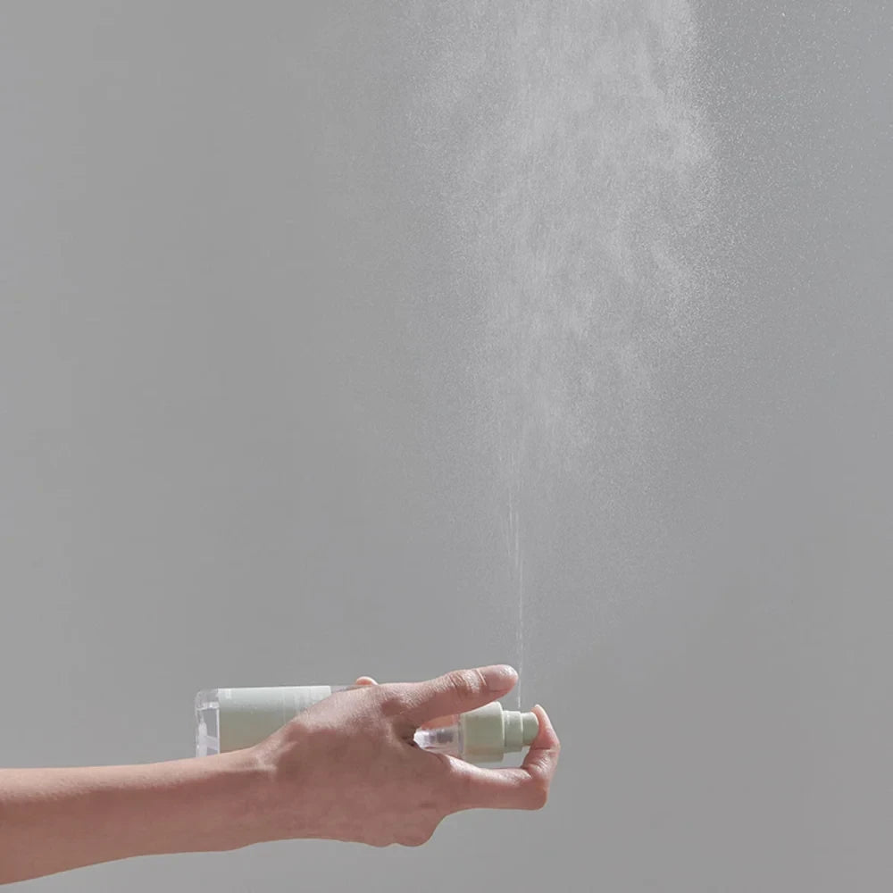 bareskin.lt Celimax Ji Woo Gae Heartleaf BHA body mist being sprayed from a clear bottle with a light green cap