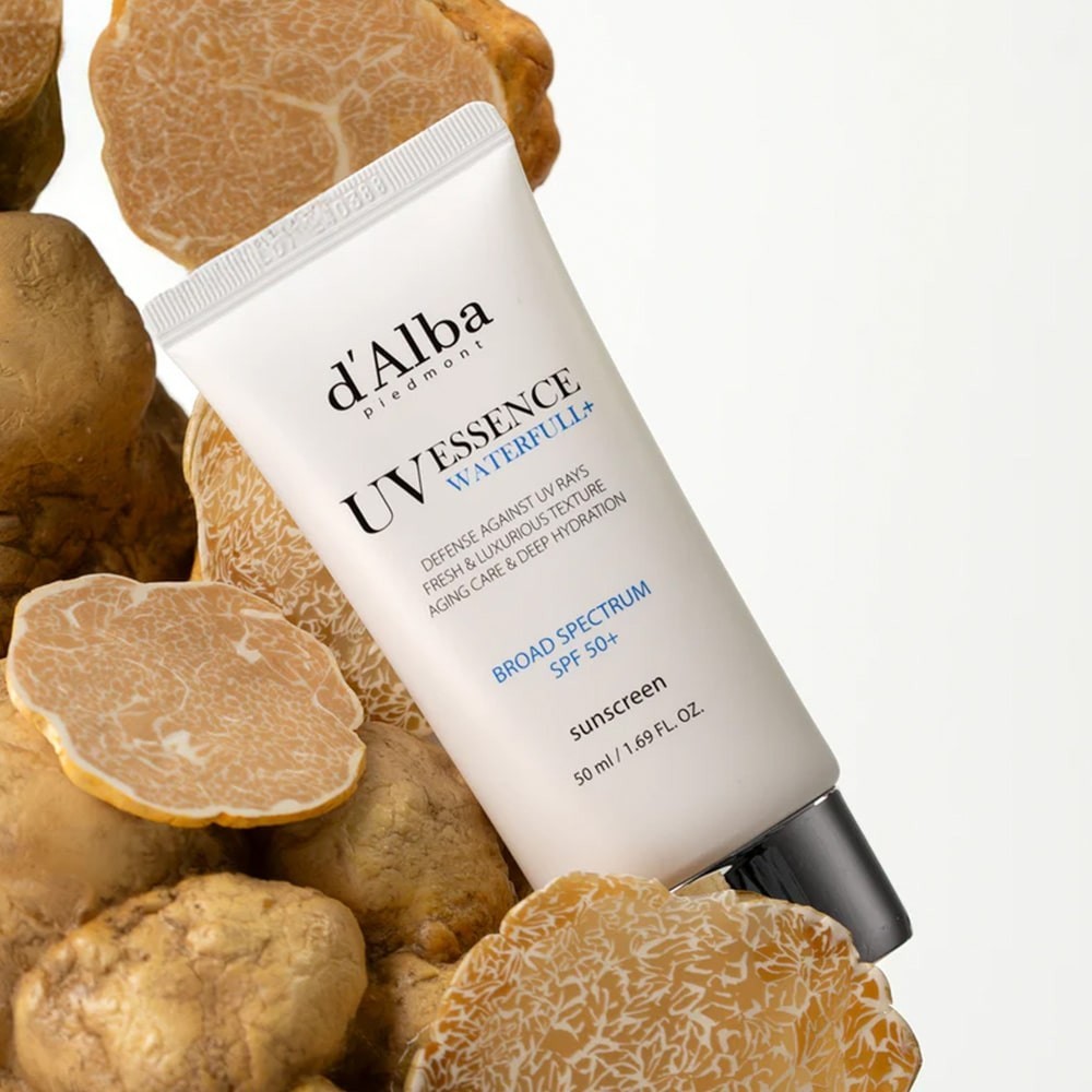 bareskin.lt d'Alba UV Essence Waterfull+ SPF50+ PA++++ veido kremas su aukšta SPF50+ PA++++ apsauga nuo saulės