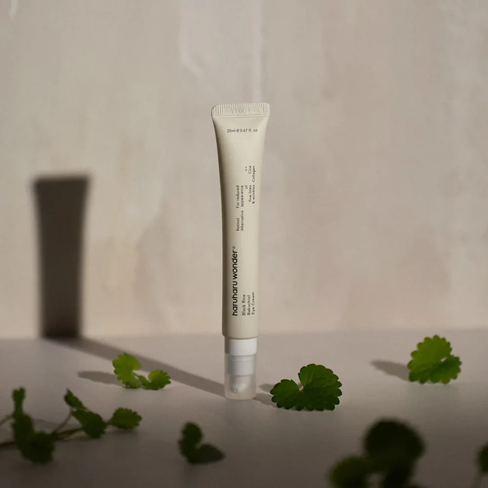 bareskin.lt Haruharu Wonder Black Rice Bakuchiol Eye Cream paakių kremas, kuris išsiskiria fermentuotais juodaisiais ryžiais, bambuko ekstraktu ir augalinės kilmės bakučioliu
