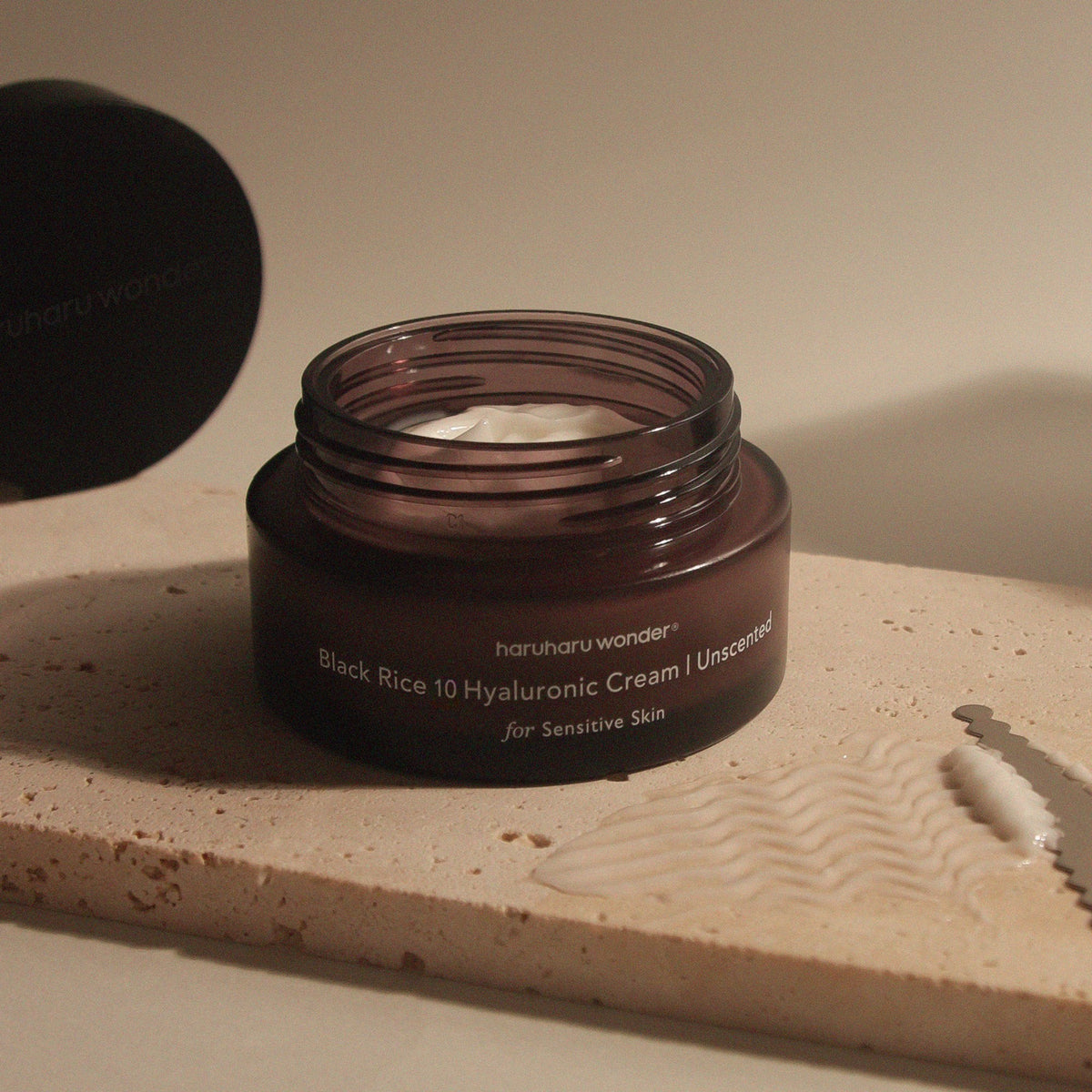 bareskin.lt Haruharu Wonder unscented black rice hyaluronic cream maitinamasis, bekvapis juodųjų ryžių ekstrakto ir hialurono rūgšties kremas