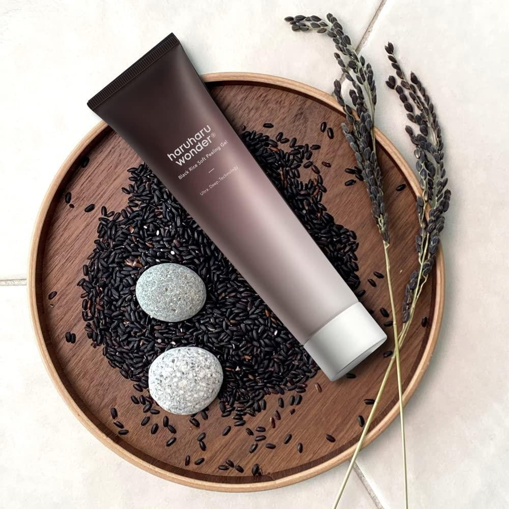 bareskin.lt Haruharu WONDER Black Rice Soft Peeling Gel švelnus ir odos neerzinantis gelinis odos šveitiklis