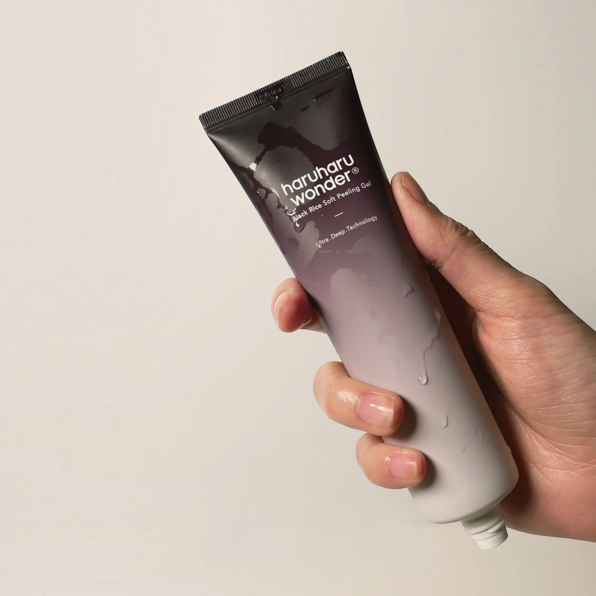 bareskin.lt Haruharu WONDER Black Rice Soft Peeling Gel švelnus ir odos neerzinantis gelinis odos šveitiklis
