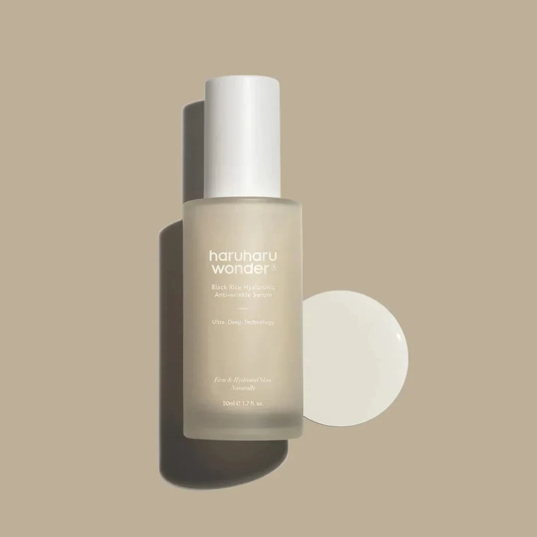 bareskin.lt Haruharu Wonder Black Rice Hyaluronic Anti-wrinkle Serum serumas su dideliu natūralios kilmės ingredientų kiekiu skirtas kasdienei veido odos priežiūrai
