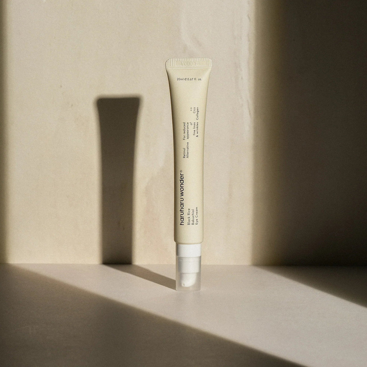 bareskin.lt Haruharu Wonder Black Rice Bakuchiol Eye Cream paakių kremas, kuris išsiskiria fermentuotais juodaisiais ryžiais, bambuko ekstraktu ir augalinės kilmės bakučioliu