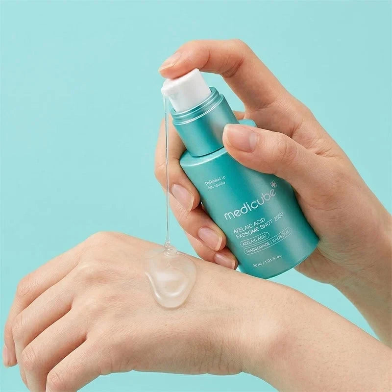 bareskin.lt Medicube Azelaic Acid Exosome Shot 2000 serum serumas sukurtas odai, kuri susiduria su bėrimais, po jų liekančiais odos pokyčiais, paraudimu ar netolygiu odos atspalviu