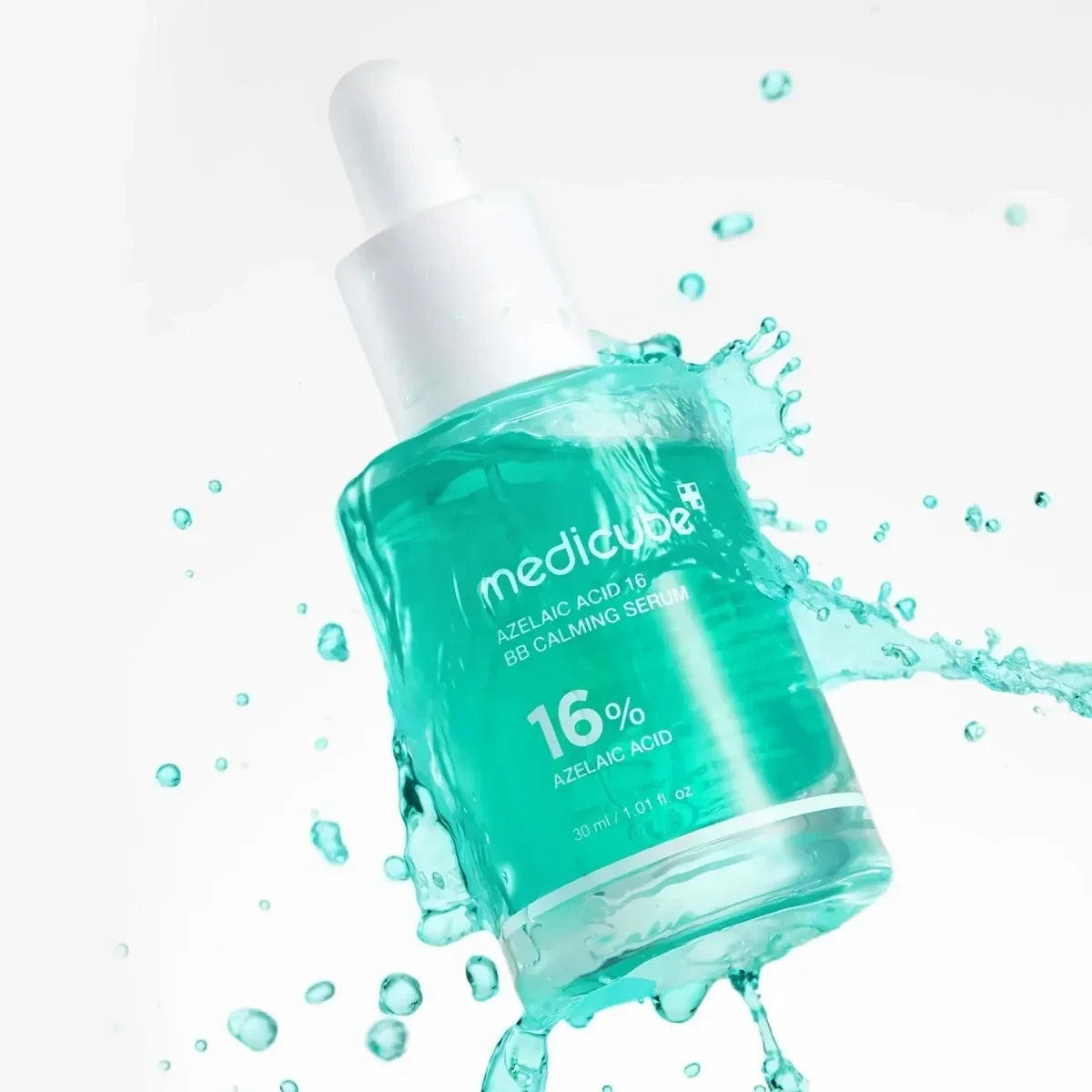 bareskin.lt Medicube Azelaic Acid 16 BB Calming Serum raminantis ir odos toną tolyginantis serumas su azelaino rūgštimi, sukurtas mišriai, riebiai ir į aknę linkusiai odai