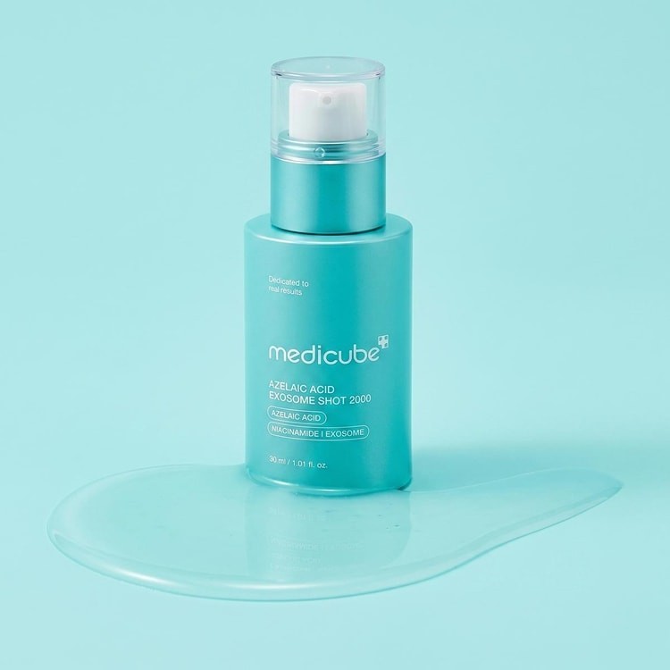 bareskin.lt Medicube Azelaic Acid Exosome Shot 2000 serum serumas sukurtas odai, kuri susiduria su bėrimais, po jų liekančiais odos pokyčiais, paraudimu ar netolygiu odos atspalviu