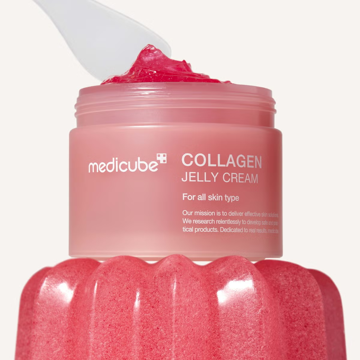bareskin.lt Medicube Collagen Jelly Cream kremas-gelis, padedantis kovoti su senėjimo požymiais, praturtintas 98% hidrolizuoto kolageno ir elastinu, kurie gerina odos elastingumą ir mažina raukšles
