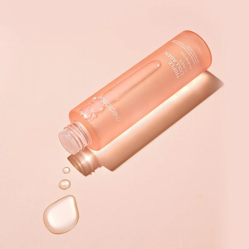bareskin.lt Medicube Triple Collagen Toner odą stangrinatis veido tonikas, praturtintas hidrolizuotu kolagenu, atelo ir tirpiu kolagenu, kurie pagerina odos elastingumą, suteikdami jai putlumo