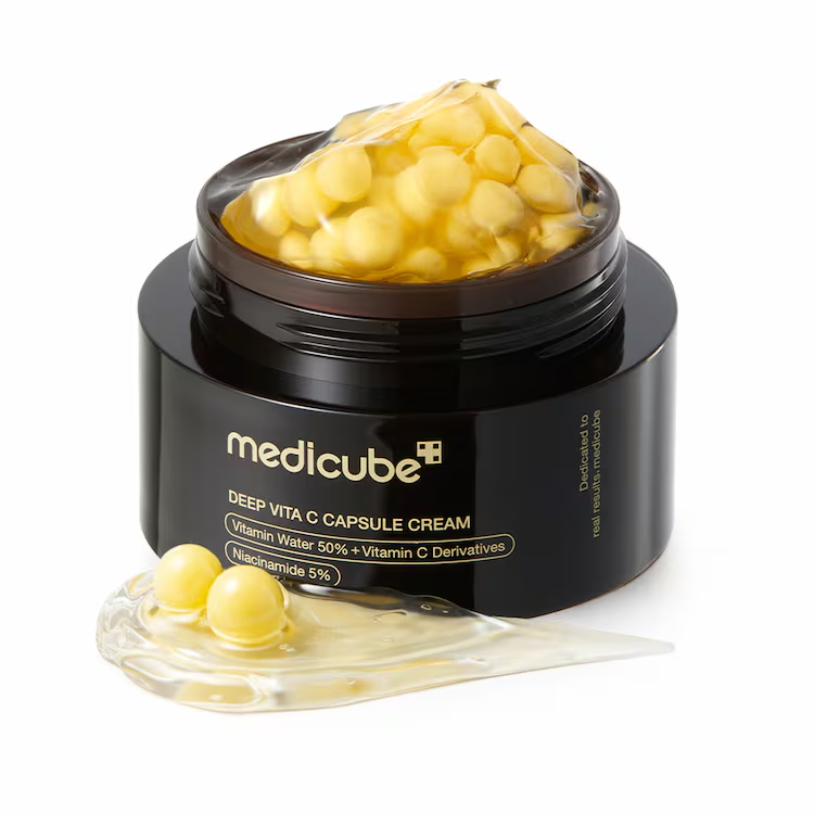 bareskin.lt Medicube Deep Vita C Capsule Cream šviesinamasis kremas, praturtintas šaltalankių vandens, grynu vitaminu C ir jo deriniais, suteikia odai spindesio, gerina elastingumą ir lygina tekstūrą