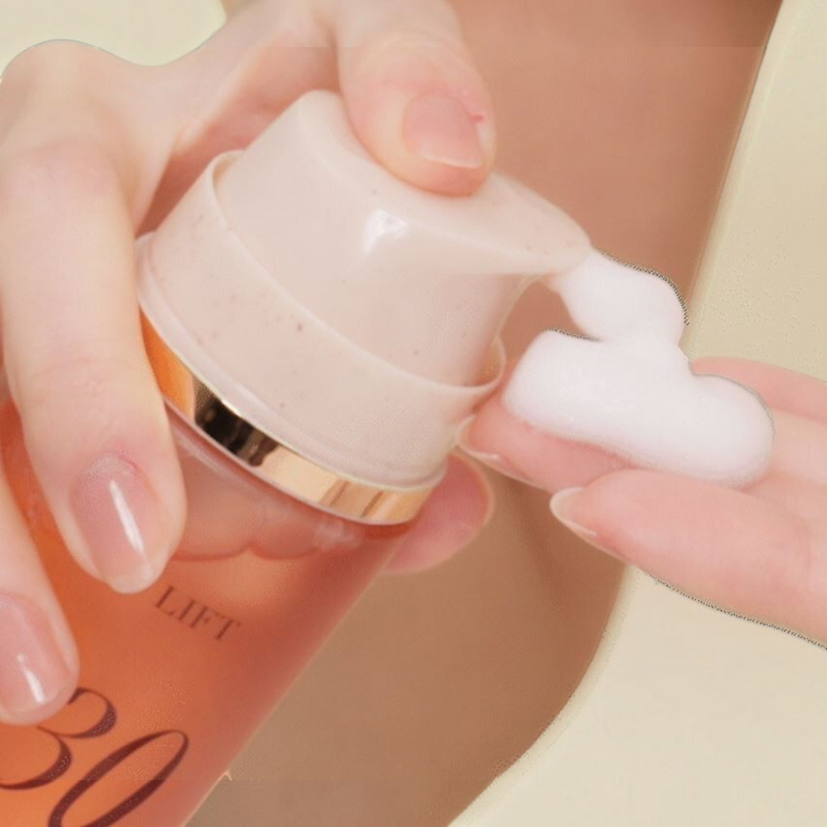 bareskin.lt MENOKIN 30 Seconds Quick Bubble Mask Lift being dispensed as a white foam onto a hand