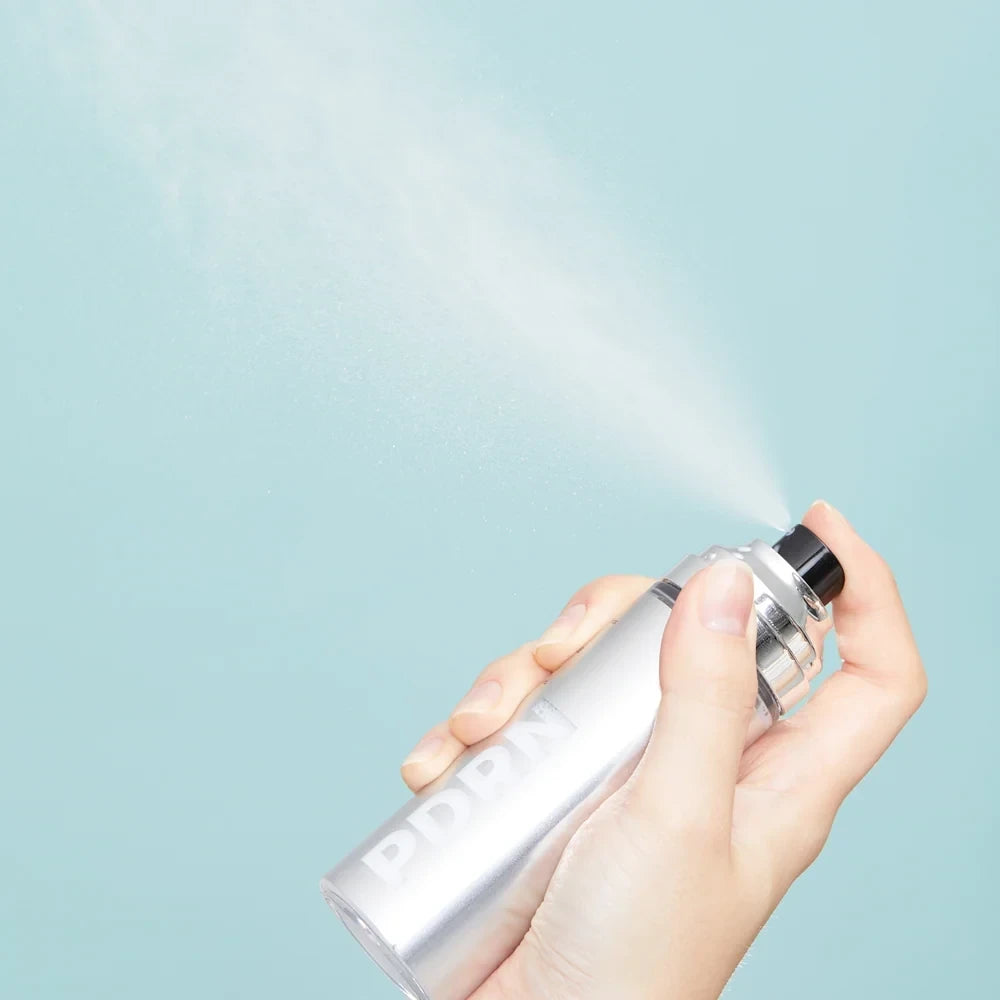 bareskin.lt VT Cosmetics PDRN Glow Ampoule facial mist purškiama ampulė sukurta intensyviai drėkinti odą, suteikti jai putlesnės, elastingesnės ir švytinčios odos išvaizdą