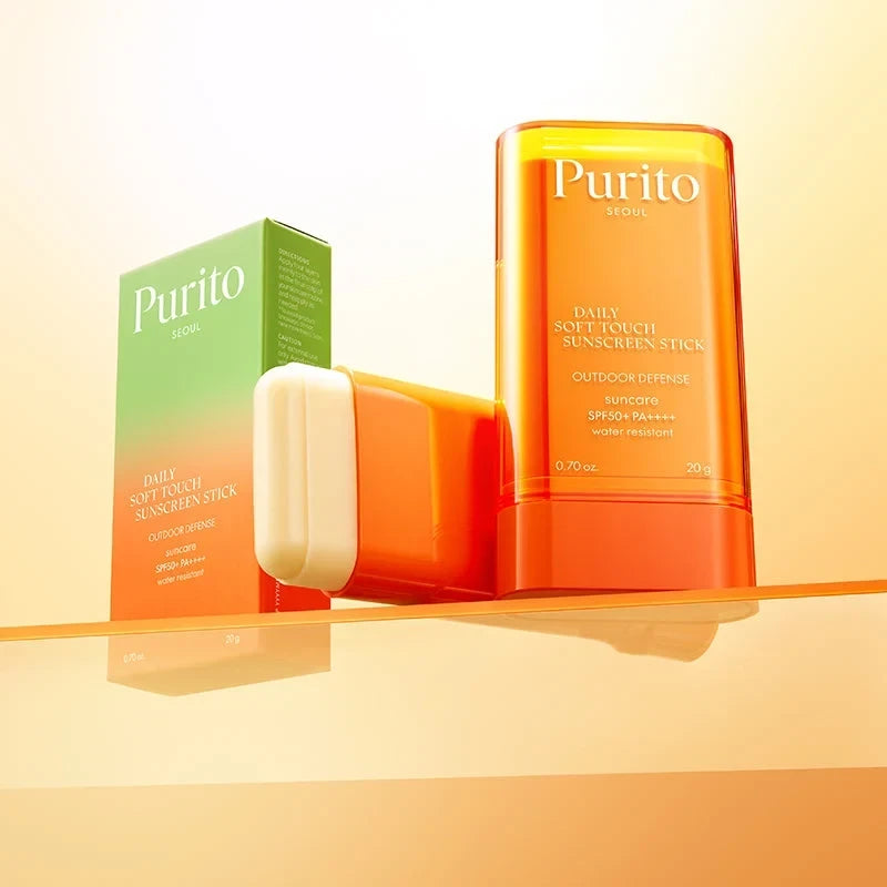 bareskin.lt Purito SEOUL Daily Soft Touch Sunstick SPF50+ PA++++ apsauga nuo saulės praturtinta raminančiais ir drėkinančiais komponentais, tokiais kaip alantoinas, saldymedžio šaknies ekstraktas, alavijas ir adenosinas, kurie padeda palaikyti odos komfortą dienos metu