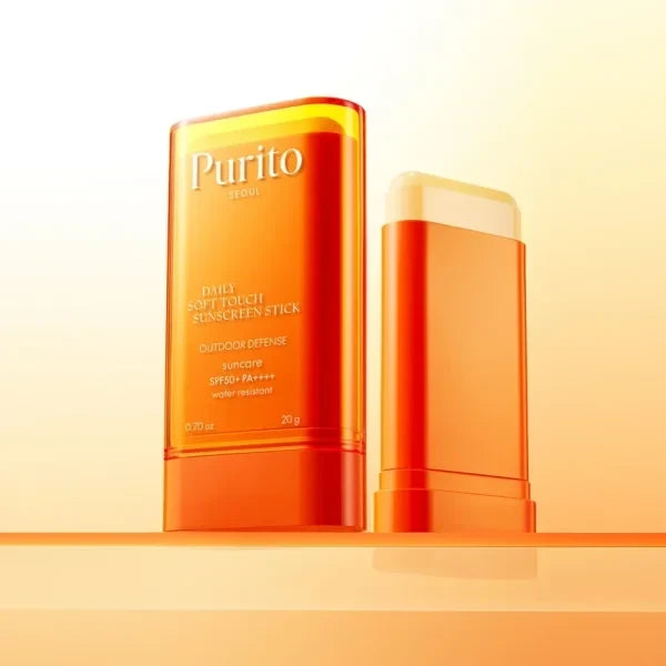 bareskin.lt Purito SEOUL Daily Soft Touch Sunstick SPF50+ PA++++ apsauga nuo saulės praturtinta raminančiais ir drėkinančiais komponentais, tokiais kaip alantoinas, saldymedžio šaknies ekstraktas, alavijas ir adenosinas, kurie padeda palaikyti odos komfortą dienos metu