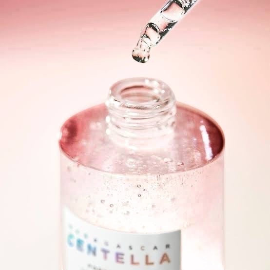 SKIN1004 Madagascar Centella Poremizing Ampoule from bareskin.lt, a pore-refining serum with pink Himalayan salt.