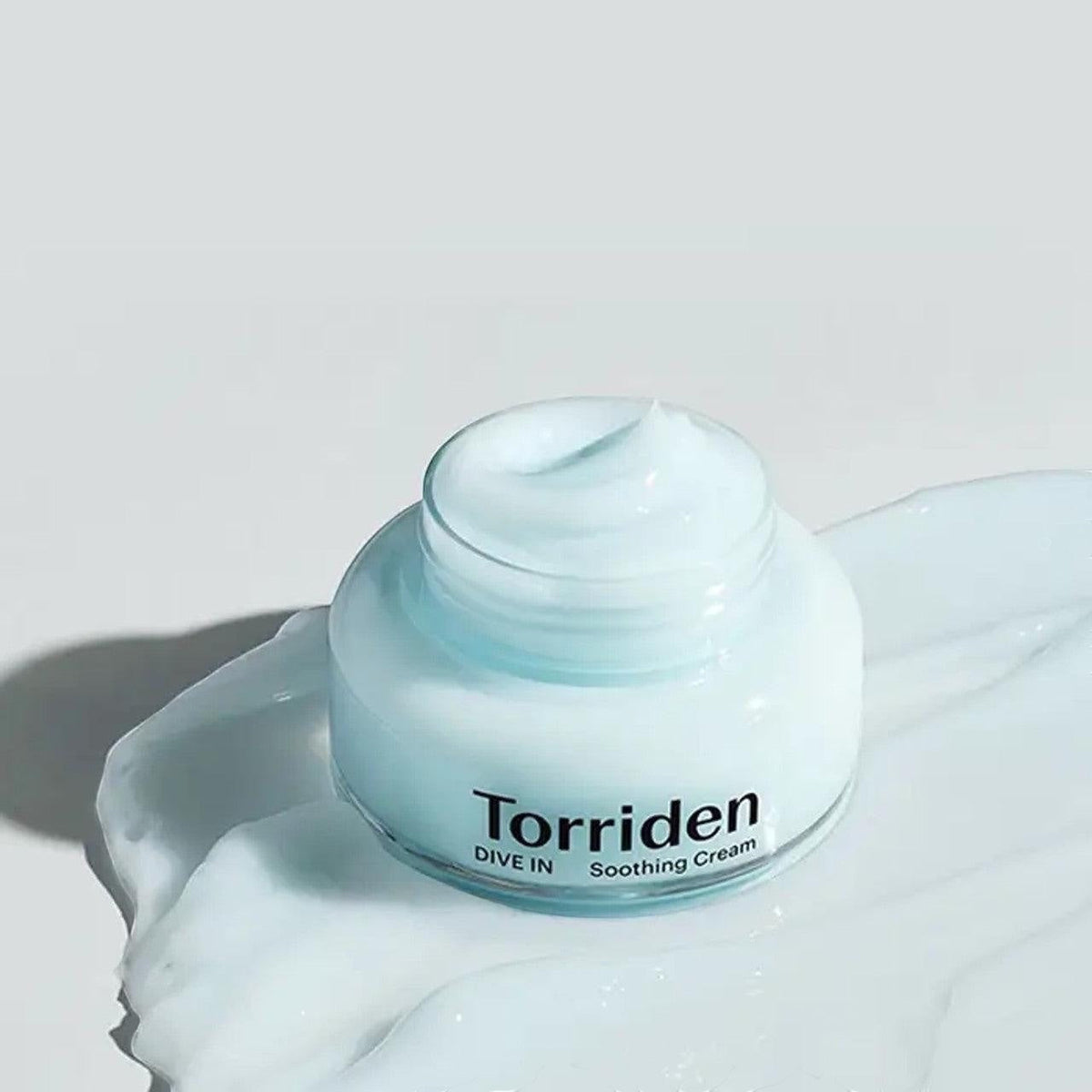 bareskin.lt Torriden DIVE-IN Low-Molecular Hyaluronic Acid Soothing Cream drėkinamasis kremas su penkių tipų mažos molekulinės masės hialurono kompleksu sukurtas palaikyti ilgalaikį odos drėgmės balansą ir raminti jautrumą