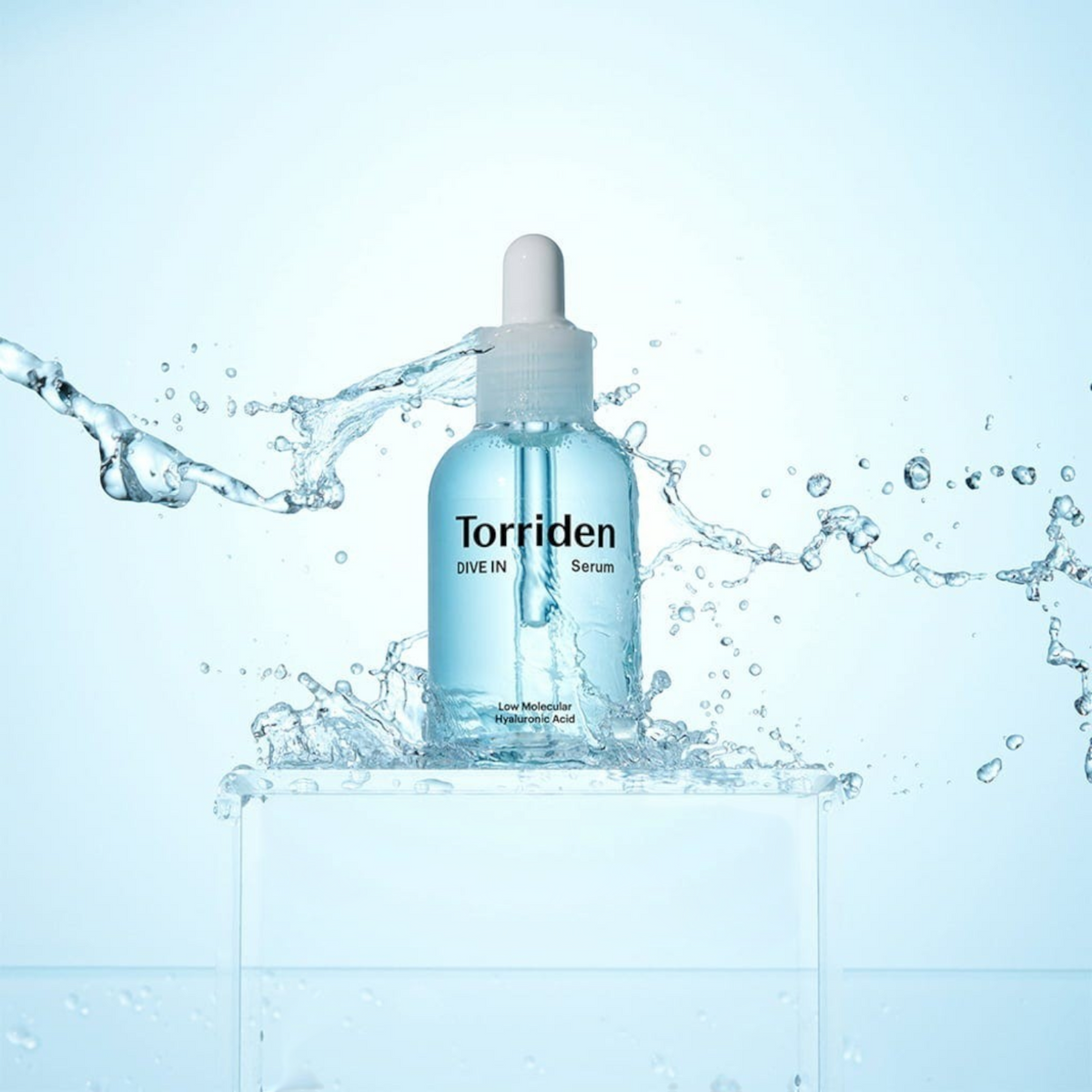 bareskin.lt Torriden DIVE-IN hyaluronic acid serum in a blue glass bottle surrounded by refreshing water splashes