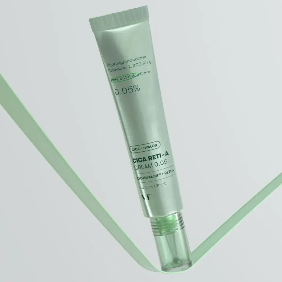 bareskin.lt VT Cosmetics Cica Reti-A Cream 0.05 kremas lengvai pasiskirsto ir greitai įsigeria, minkštindamas raukšles bei mažindamas odos sausumą, tuo pačiu suteikdamas jai švytėjimo ir stangrumo