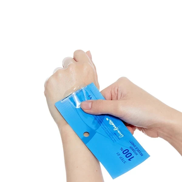bareskin.lt VT Cosmetics Hydrop Reedle Shot 100hL ampoule being applied to a hand from a blue sachet