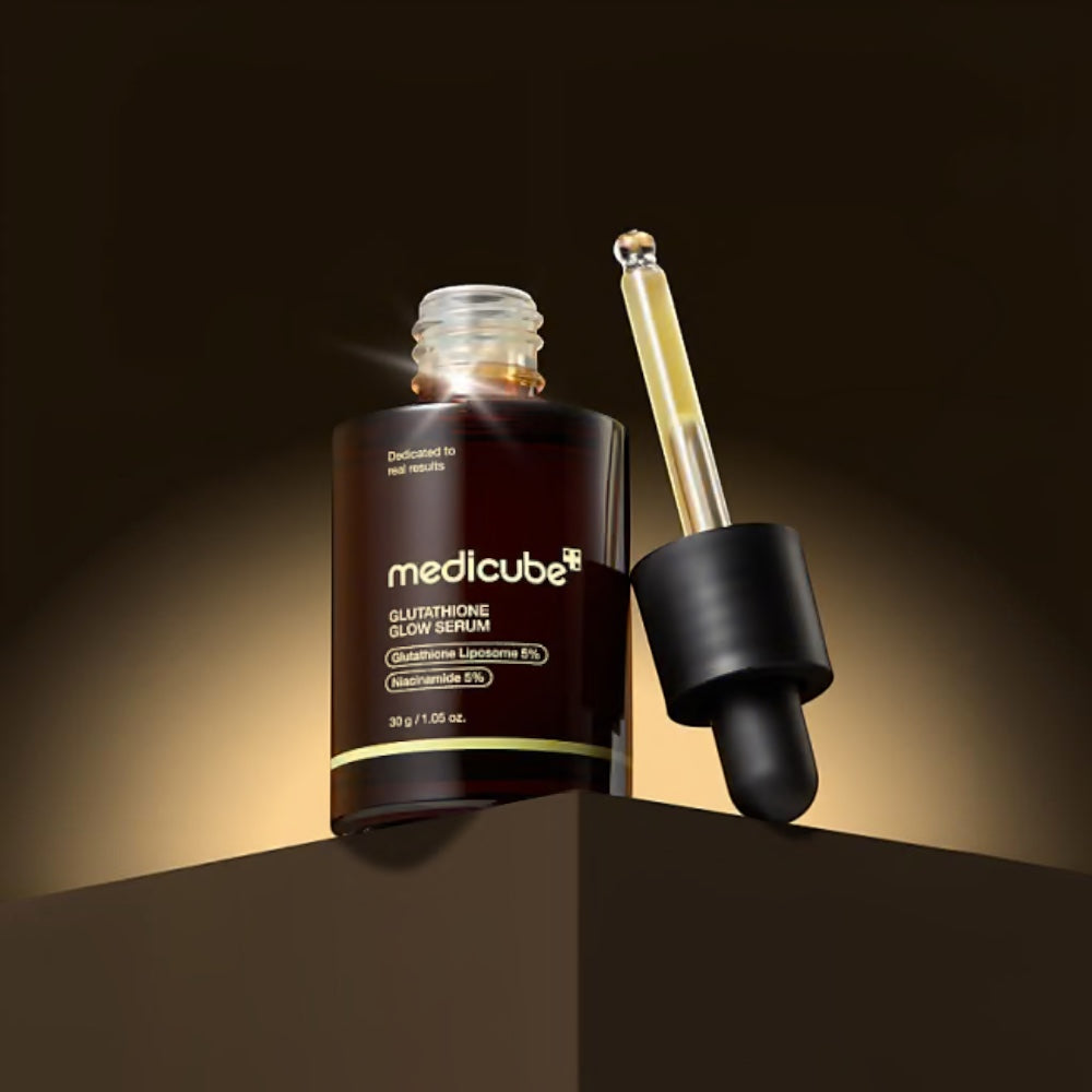 Medicube Glutathione Glow Serum from bareskin.lt in a brown glass bottle with a dropper for brightening skin.