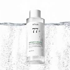 Anua Heartleaf 77% Soothing Toner from bareskin.lt in a clear bottle submerged in water for a hydrating effect.