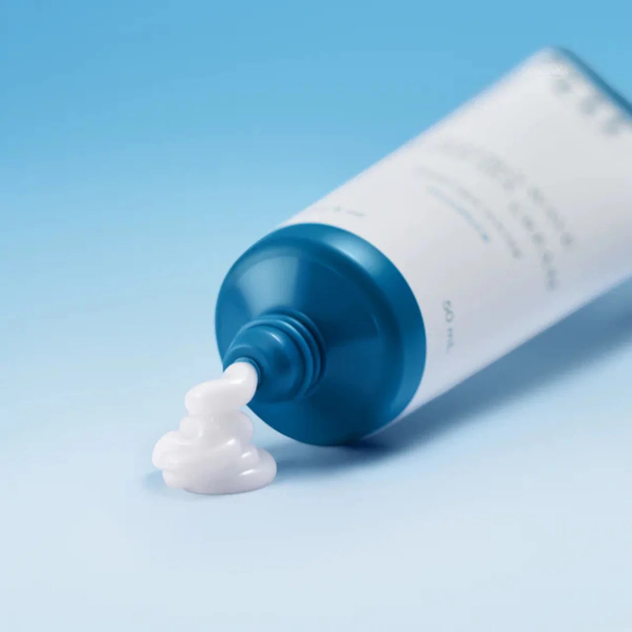 Purito SEOUL Hydro Wave Deep Sea Cream from bareskin.lt, a hydrating gel moisturizer with a white creamy texture.