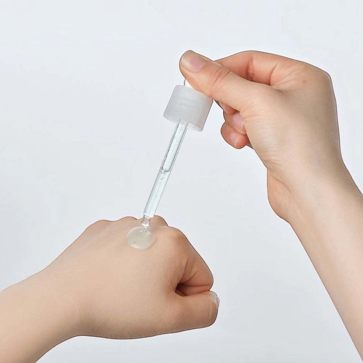 DIVE-IN Low Molecule Hyaluronic Acid Serum - hialurono rūgšties serumas - Bare skin
