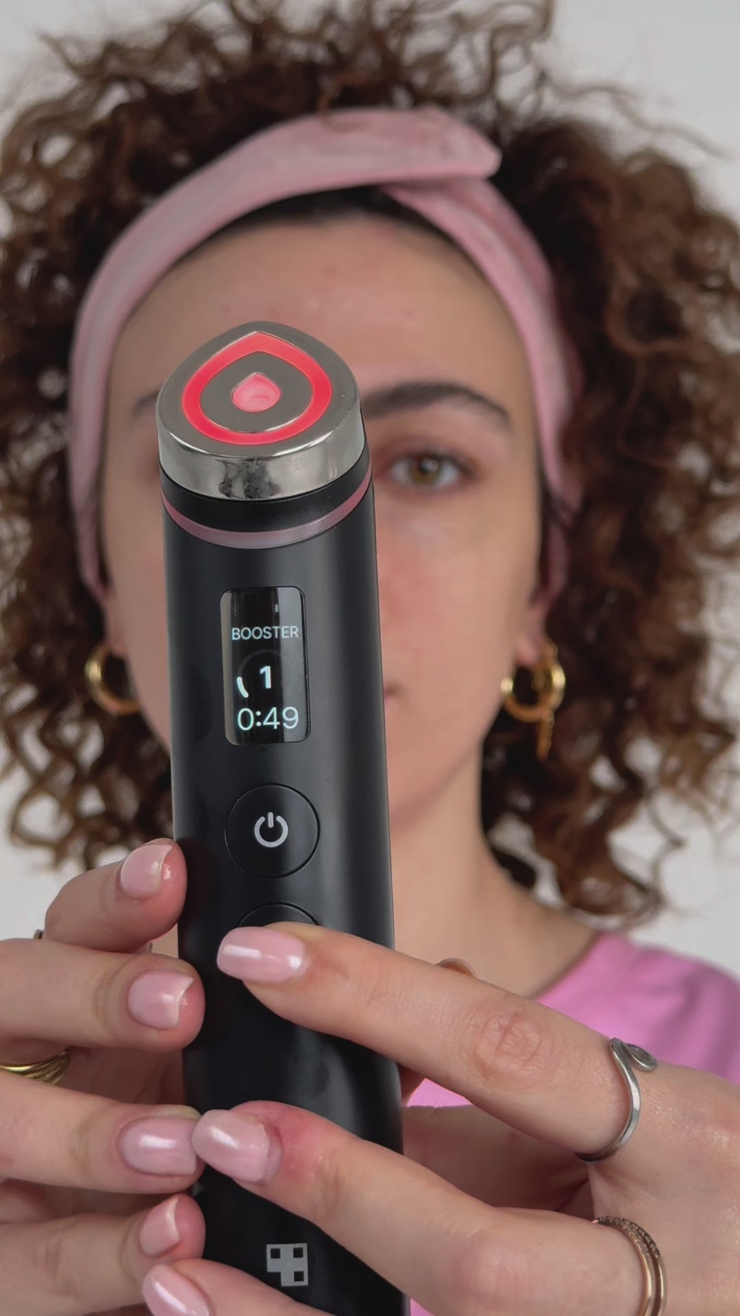 Paleisti video: Medicube AGE-R Booster Pro - veido priežiūros aparatas